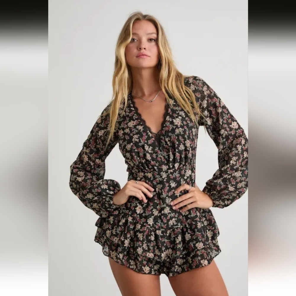 Lulu's Undeniable Delight Black Floral Lace Ruffled Long Sleeve Romper Large NWT